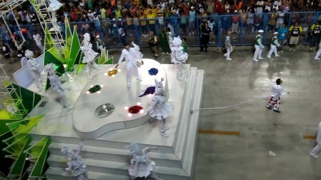 парад школ самбы 2 смотреть онлайн