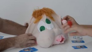 TotoyKids Jugando con Jorgito la Cabeza Loca Niños contra Niñas!!! Quién ganará esta vez???