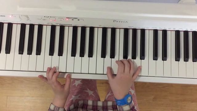 |КАК СРАЗУ ИГРАТЬ НА ПИАНИНО| - ИГРАЕМ СОБСТВЕННУЮ ПЕСНЮ ТРЕЗВУЧИЯМИ (АККОРДАМИ)