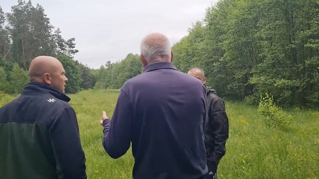 Нашли СТОЛЕТНИЙ ХУТОР в лесу с прудом, дубами и березовой рощей. Печки лавочки на черничном хуторе