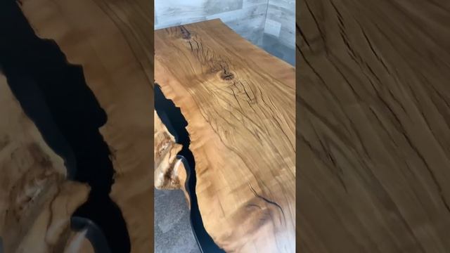 Обеденный стол в стиле лофт из слэба дерева бук с эпоксидной смолой чёрного цвета. смотреть онлайн