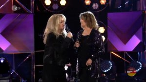 Wencke Myhre und Bonnie Tyler - Lass mein Knie Joe & It`s A Heartache (50 Jahre ZDF-Hitparade)
