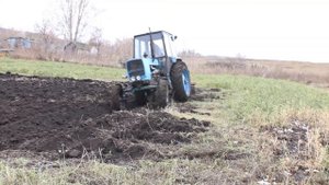 ЮМЗ пахотные работы