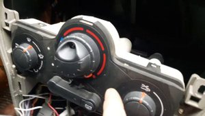 как на рено модус снять среднюю консоль