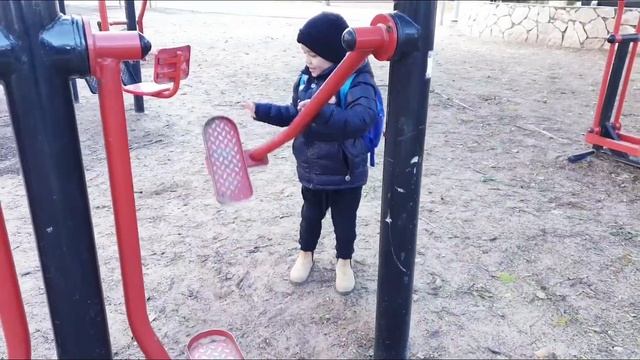 Утренняя разминка Авиэля на тренажерах перед детским садиком Энергия на весь день смотреть онлайн