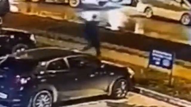 В Анапе мужчина поплатился за "неправильный переход улицы" смотреть онлайн