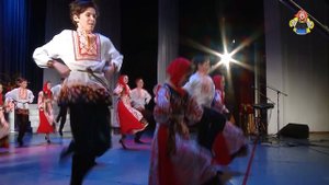 "ПРОГУЛОЧКИ ПО УЛОЧКАМ" исполняет ансамбль танца "Барабушки", в гостях у Митрофановны.