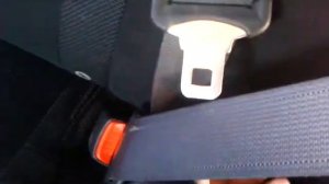 Видео: Как застегнуть пассажирские ремни безопасности в Mitsubishi Outlander XL?