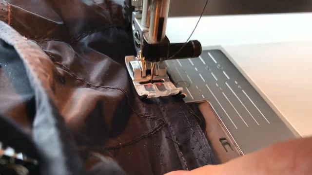 Дырка от утюга на куртке. Реставрация ветрозащитной планки. смотреть онлайн