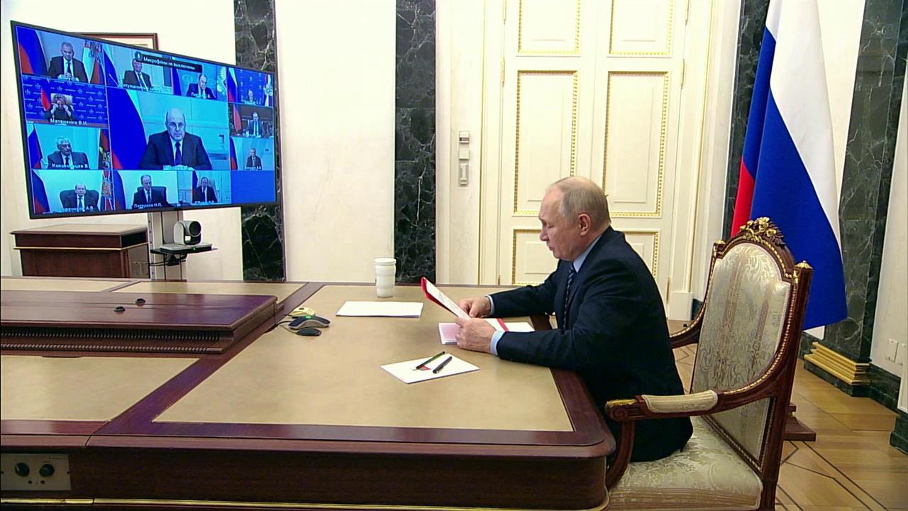 Владимир Путин в режиме видеоконференции провел совещание с Совбезом России