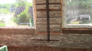 Укрепление старого деревянного дома в деревне и установка больших окон в лесной дом на реке.