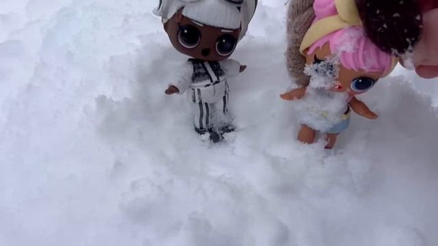 Первый снег))) куклы на прогулке ))) lol surprise Лол Мультик смотреть онлайн