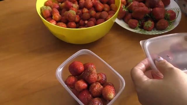 Как заморозить клубнику на зиму. Самый простой способ обработки и заготовки ягод смотреть онлайн
