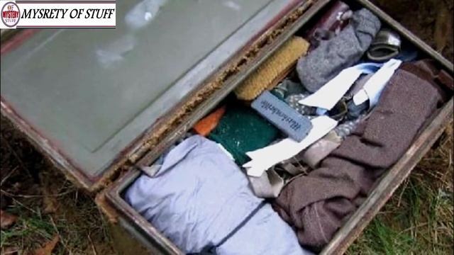 THIS GUY DISCOVERED A WW2 'TREASURE CHEST' BURIED IN HIS YARD смотреть онлайн