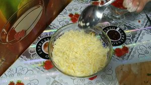 Как приготовить закусочный рулет из омлета