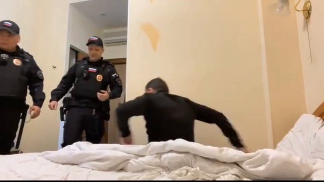 Трэш стримера арестовали прямо на стриме!