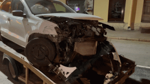 Осколочное ДТП: в Петербурге прохожих ранили разлетевшиеся после аварии запчасти