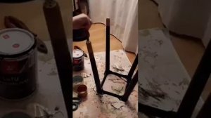 Подставка для цветов из старого табуретаПодставка для цветов из старого табурета