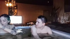 показывает киску чатику?