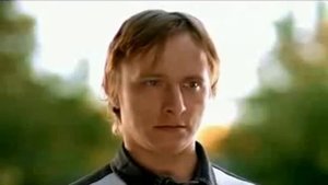 В одной руке бутылочка водочки 0,75, в другой   конфетка