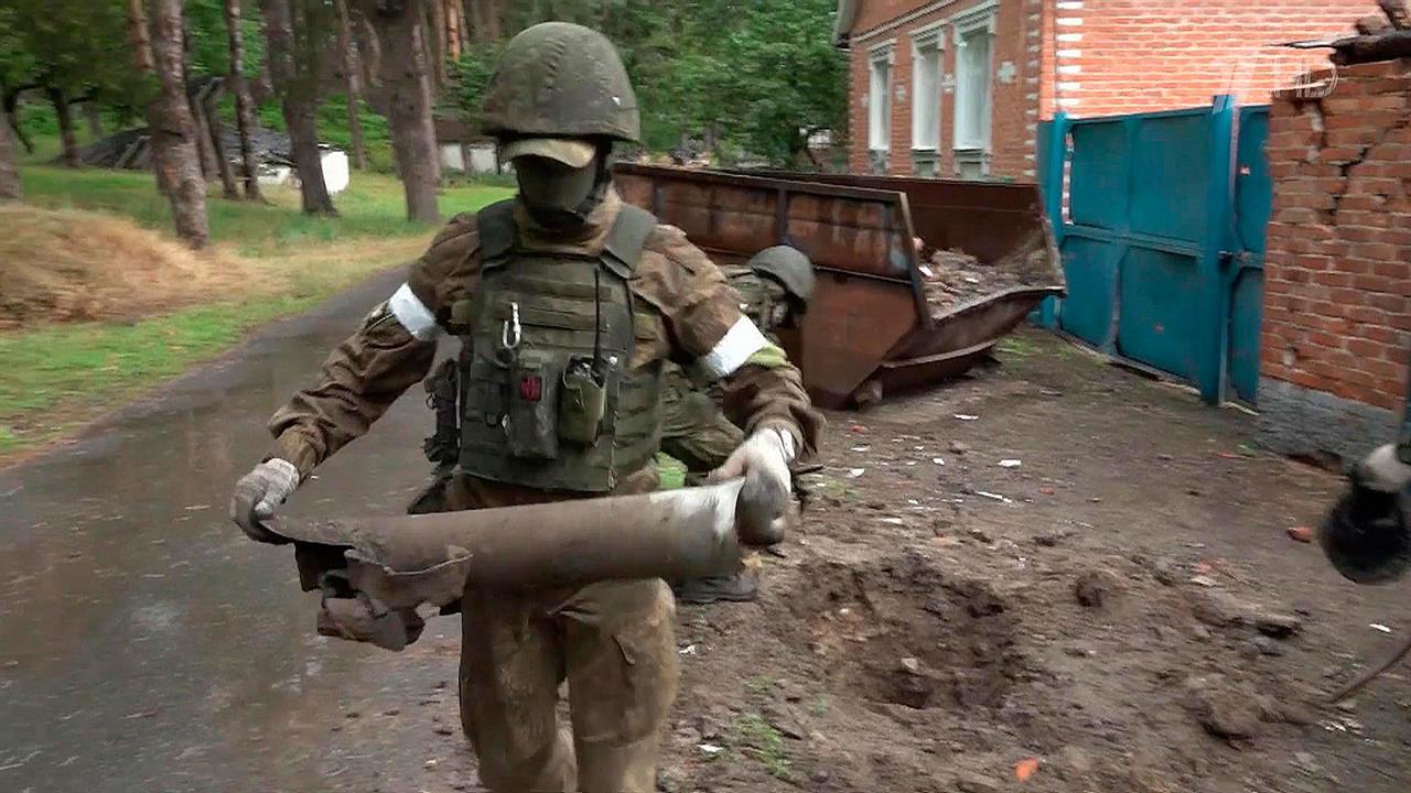 В Белгородской области саперы разминируют улицы и находят запрещенные боеприпасы натовского калибра