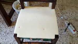 Перетяжка стула своими руками из того, что есть под рукой.