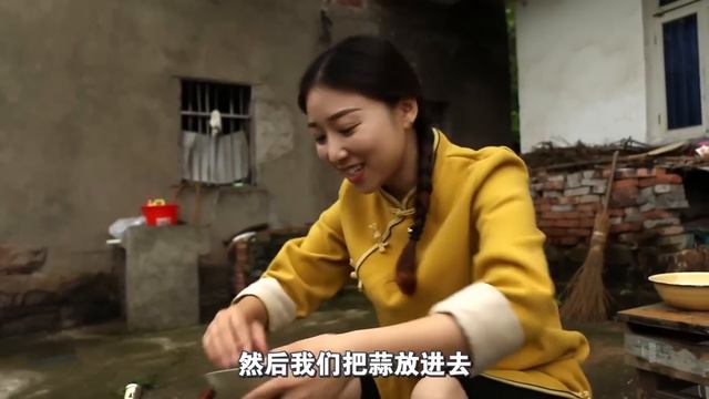 小雨做辣滷豬蹄吃，糯嘰嘰的又辣又香，滿滿膠原蛋白吃得安逸！ #市民朱小雨