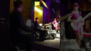 Саша Иванов играет джаз фанк #SHORTS