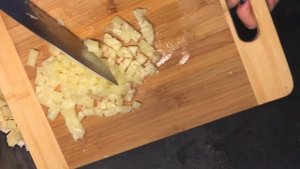 Салат с куриной грудкой и ананасом