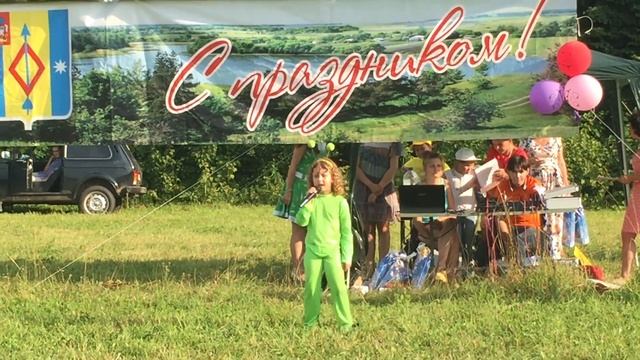 "Зеленая Фитюлька" Полина Гурова, 5,5 лет. Лето 2016. Праздник села Боровково. смотреть онлайн