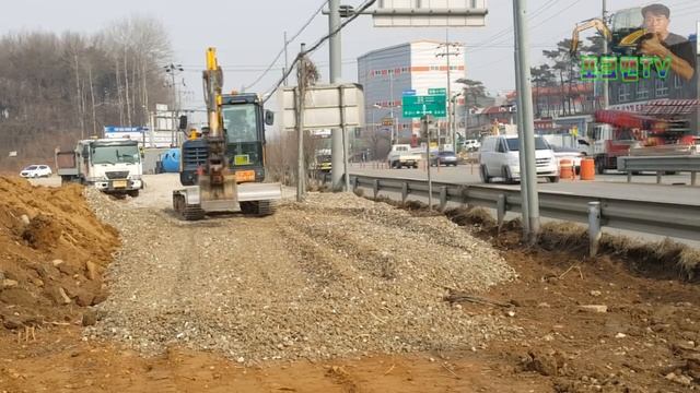 [포크맨TV]HYUNDAI HX60MT 02장비 골재나라시영상입니다 смотреть онлайн