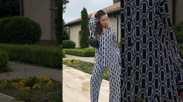 Костюм с оригинальным принтом. Выбирай total look или сочетай! #shortsvideo #женскаяодеждаоптом