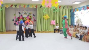Акжелкен Балабакшасы Ак Сункар тобы Танец Клоуна