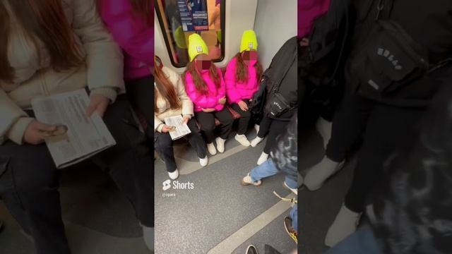 Близняшки.