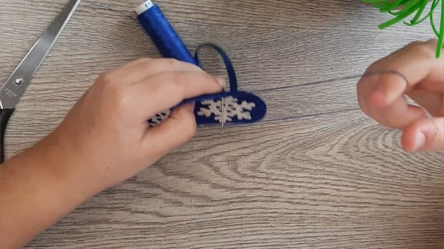 Новогодняя игрушка из фетра смотреть онлайн