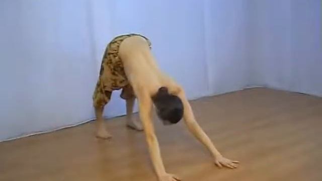 30 Динамический вариант Сурья Намаскар [Видеоэнциклопедия йоги] [Калабин] [2009] смотреть онлайн