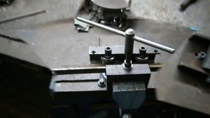 Трубогиб в тисках