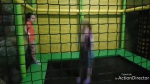 Лерочка в парке развлечений АНАНАС