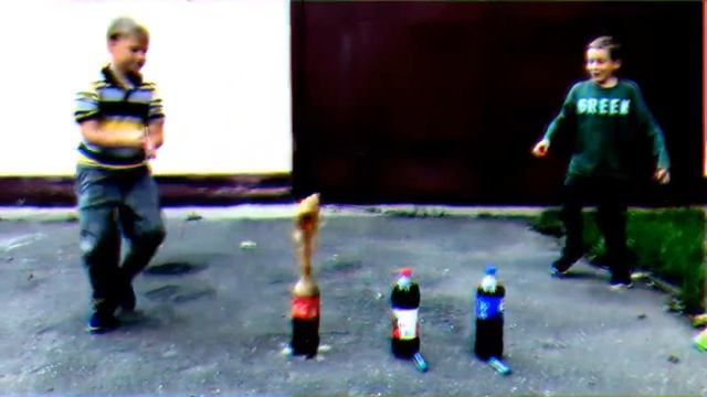 В какую колу или пепси лучше кидать ментос?Проверка смотреть онлайн