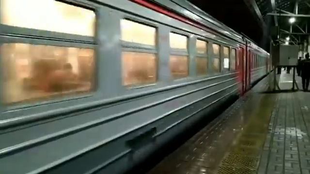 Советский пригородный электропоезд ЭР2Р-7024 смотреть онлайн