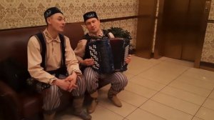 "Беренче мэхэббэт". Әхмәт Рәшитов сүзләре, Сара Садыйкова көе. Жырлый Руслан Габитов.