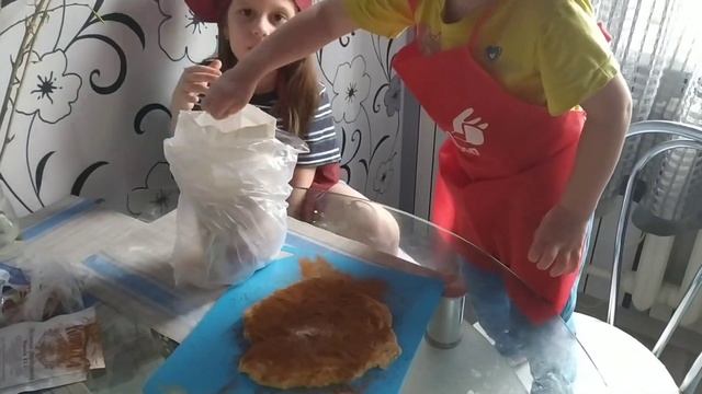 Пасха 2022. Пасхальный влог. Пасхальные подарки. Готовимся к Пасхе. Красим яйца, печем куличи. VLOG смотреть онлайн