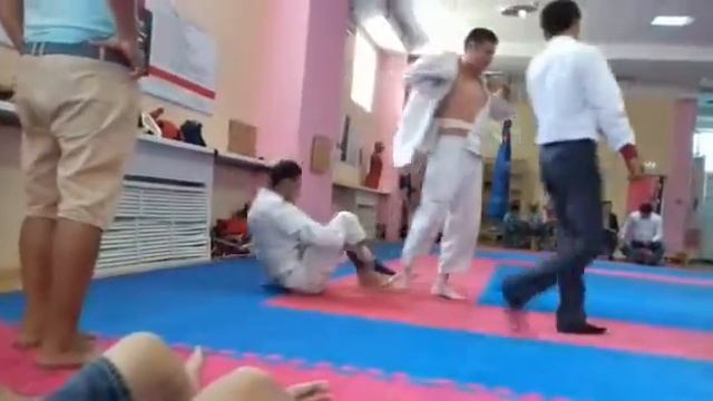 Женис БЖЖ выход на финал 85кг (город)(2) смотреть онлайн