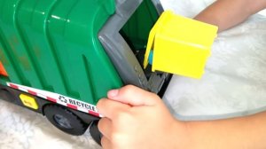 GARBAGE TRUCK VIDEOS KIDS TOY UNBOXING 3 GARBAGE TRUCKS ОБЗОР РАСПАКОВКА ПОДАРКОВ мусоровоз