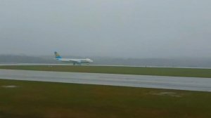 Руление , Взлет . Airbus A320-200 Uzbekistan Airlines . Minsk National Airport