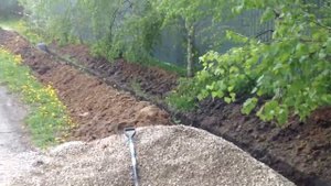 Копка траншеи под ливневую канализацию