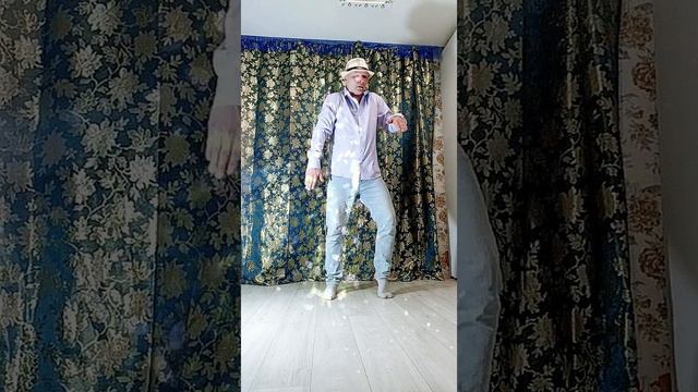робот танец