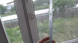 Солнечная панель на балконе, вариант крепления на поворотной створке окна ПВХ.
