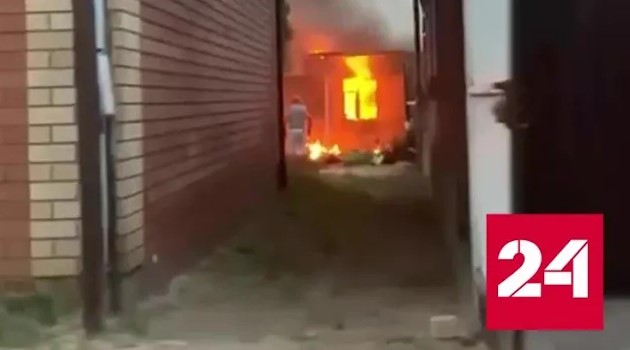 Горящий гостевой дом в Ейске сняли на видео - Россия 24 