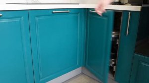 Кухня из крашеного МДФ. Угловая кухня с рамочными фасадами. Project 104